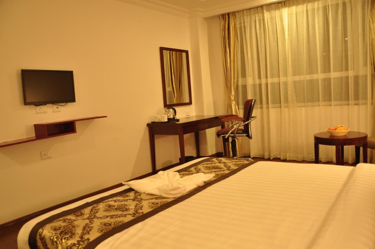 Grand Clarks Inn Бадами Екстериор снимка