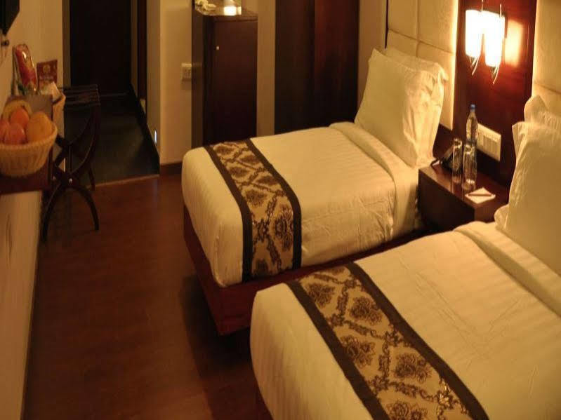 Grand Clarks Inn Бадами Екстериор снимка