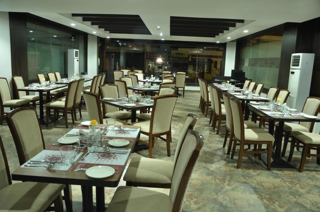 Grand Clarks Inn Бадами Екстериор снимка