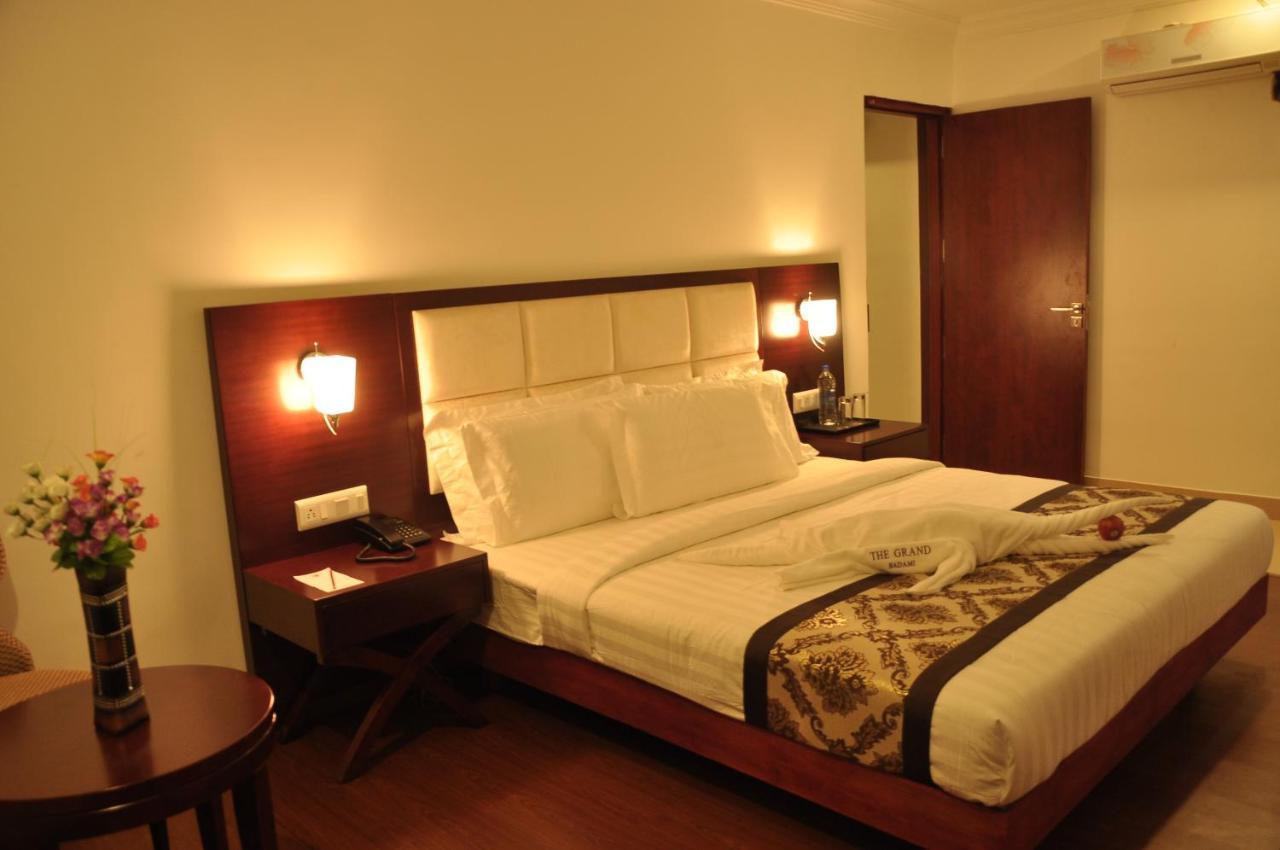 Grand Clarks Inn Бадами Екстериор снимка